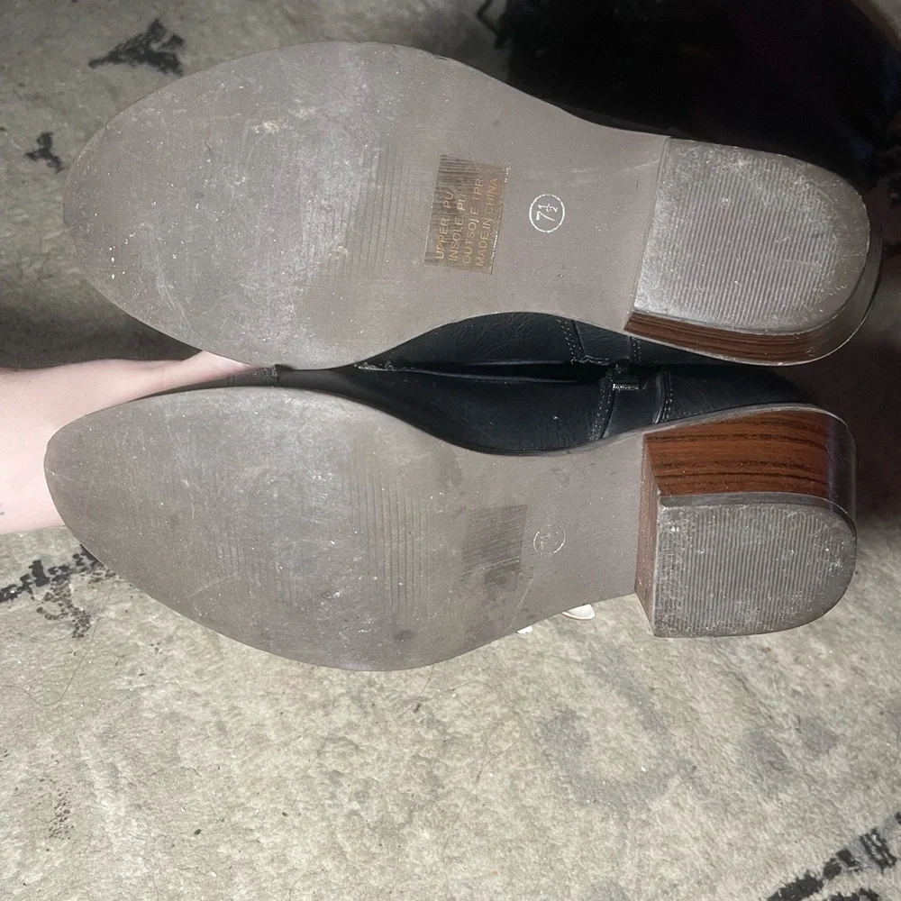 Knee high Black Lace Up Boots, warm fuzzy inside - Picture 10 of 16